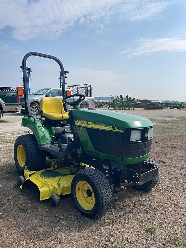 Image of John Deere 2210 equipment image 3
