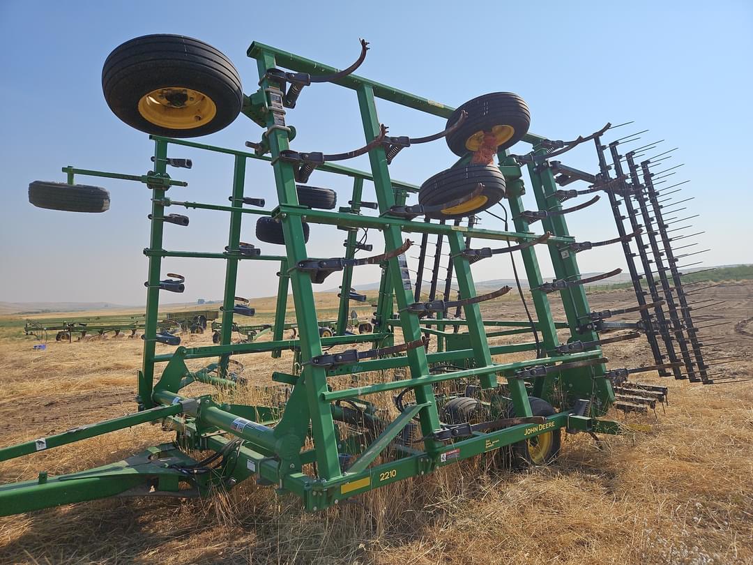 Image of John Deere 2210L Primary image