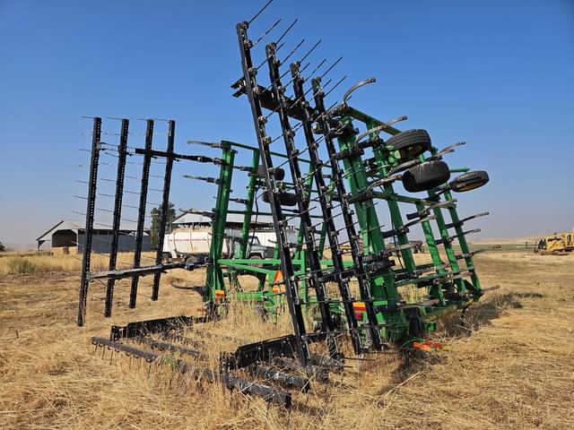 Image of John Deere 2210L equipment image 4