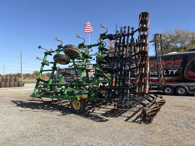 Image of John Deere 2210L equipment image 2