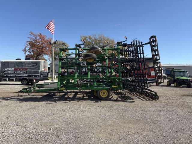 Image of John Deere 2210L equipment image 1