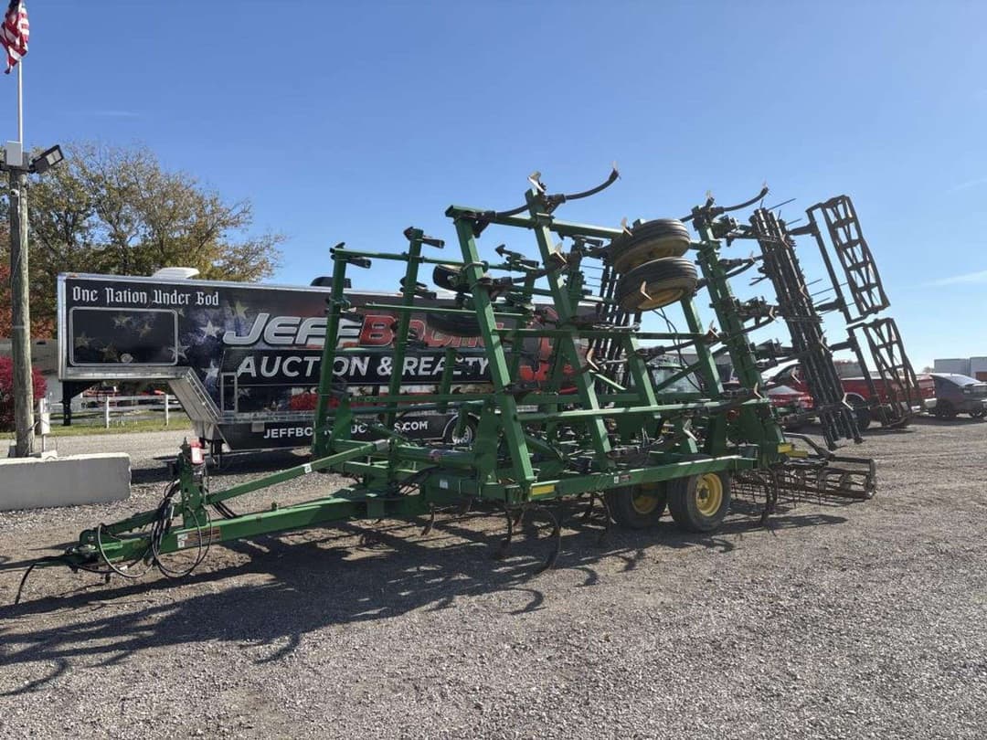 Image of John Deere 2210L Primary image