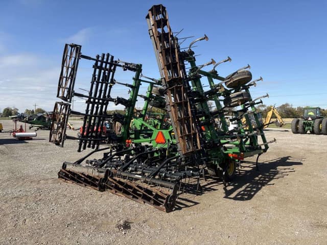 Image of John Deere 2210L equipment image 4