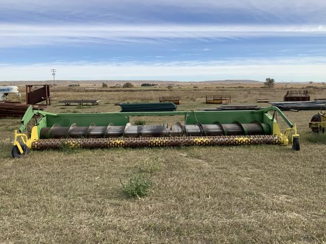 Image of John Deere 222 equipment image 1