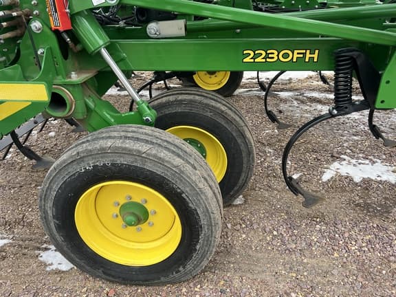 Image of John Deere 2230FH equipment image 1