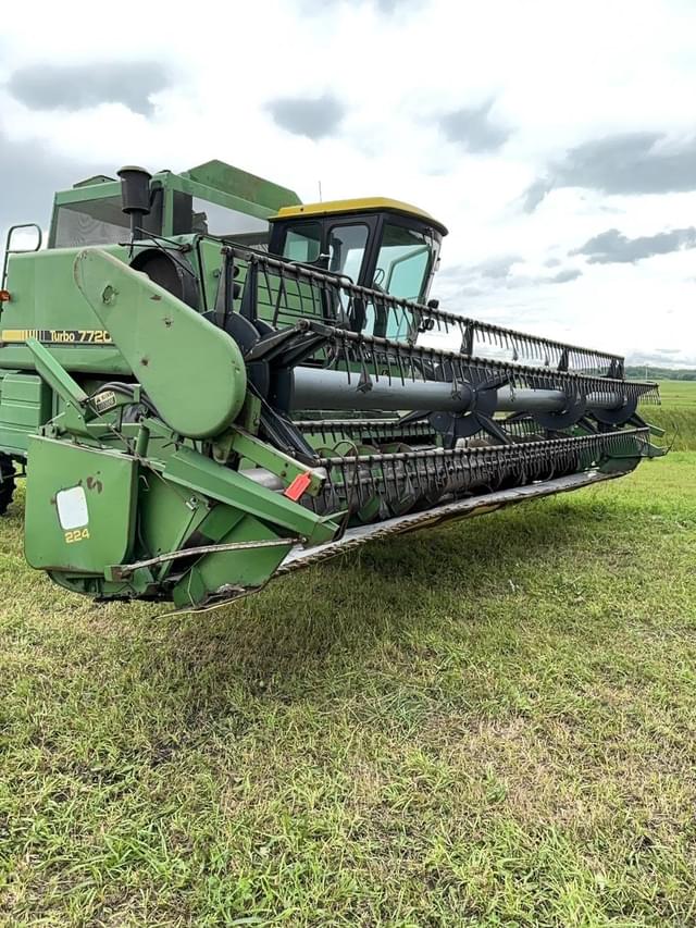 Image of John Deere 224 equipment image 2