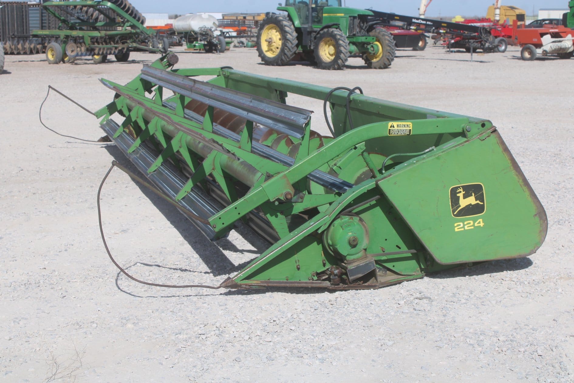 John Deere 224 Equipment Image0