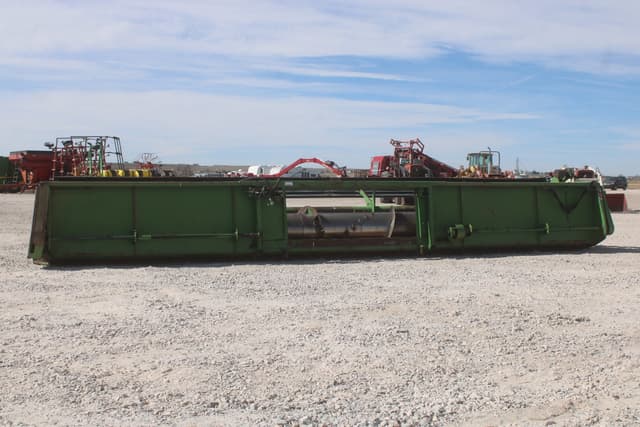 Image of John Deere 224 equipment image 3