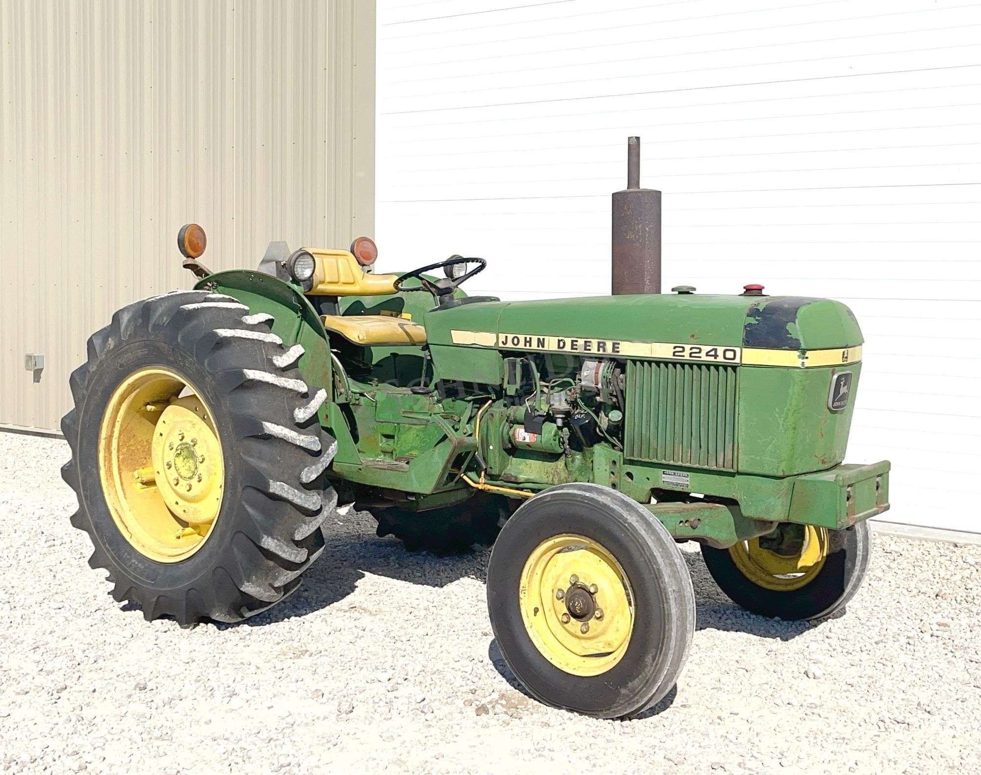 John Deere 2240 Equipment Image0
