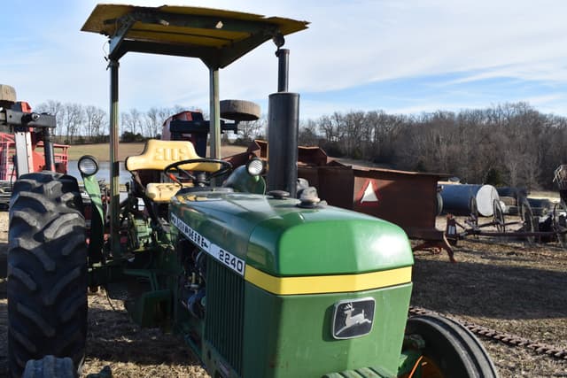 Image of John Deere 2240 equipment image 4