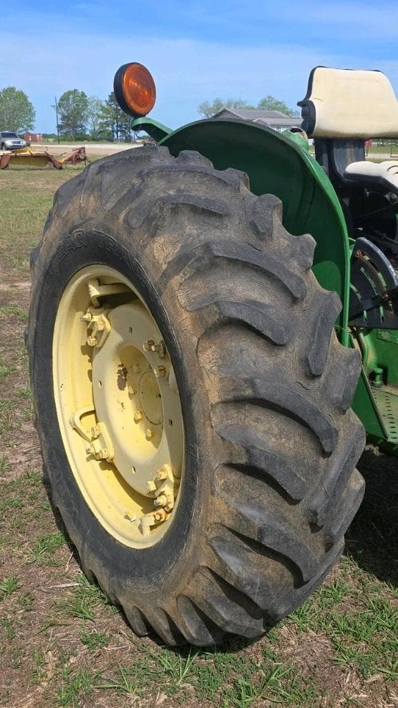 Image of John Deere 2240 equipment image 3