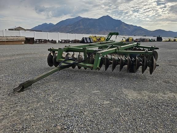 Image of John Deere 225 equipment image 1