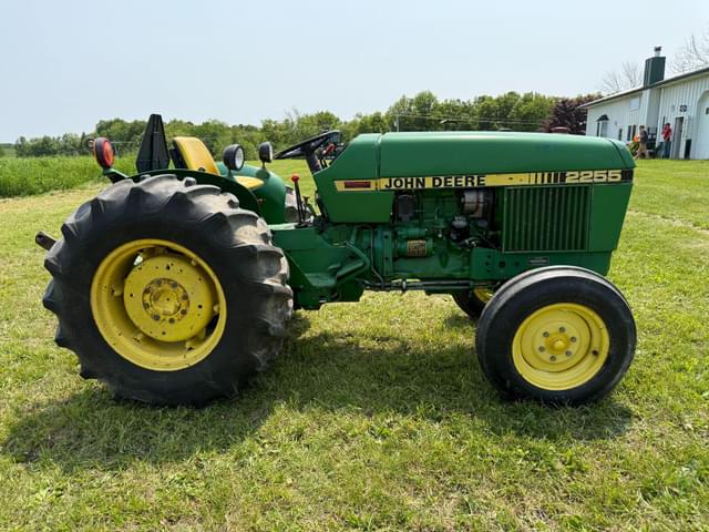 Image of John Deere 2255 equipment image 2