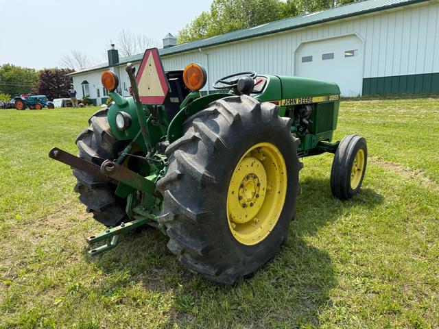 Image of John Deere 2255 equipment image 3