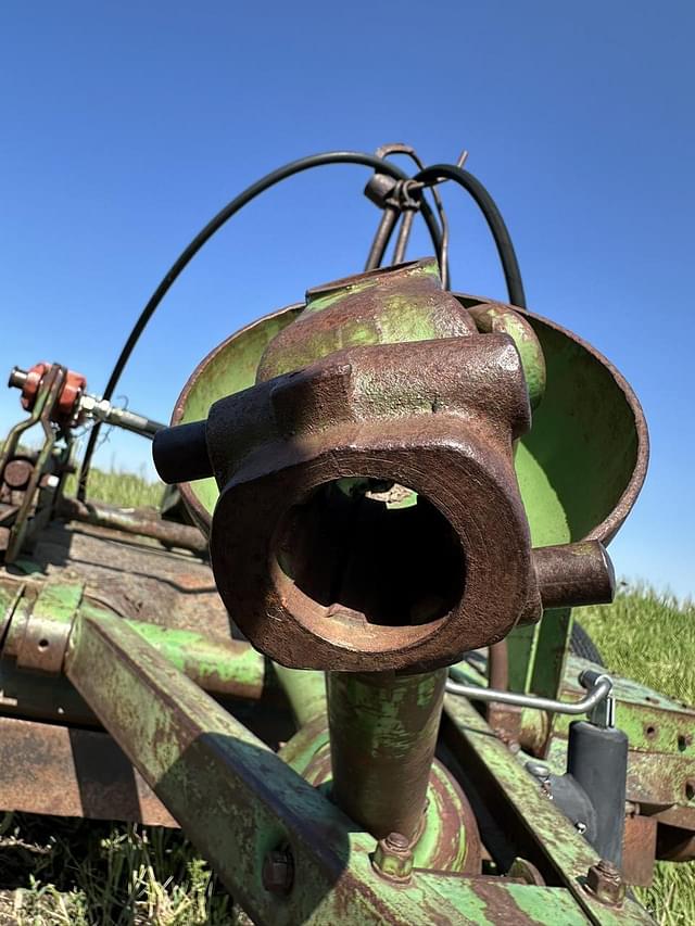Image of John Deere 227 equipment image 1