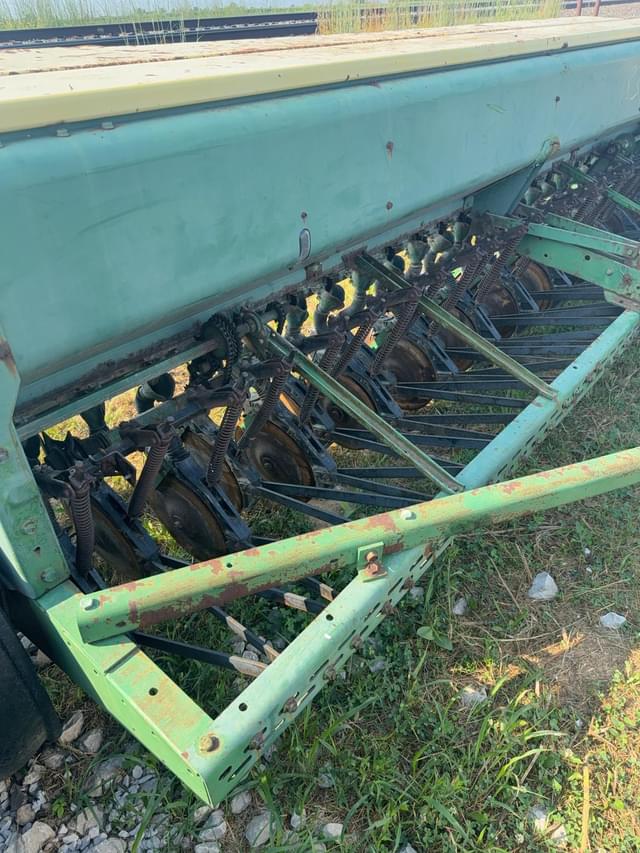 Image of John Deere 8300 equipment image 2