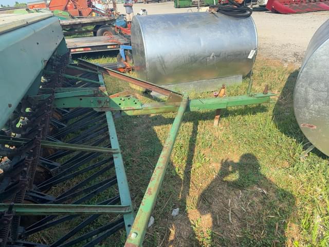 Image of John Deere 8300 equipment image 4