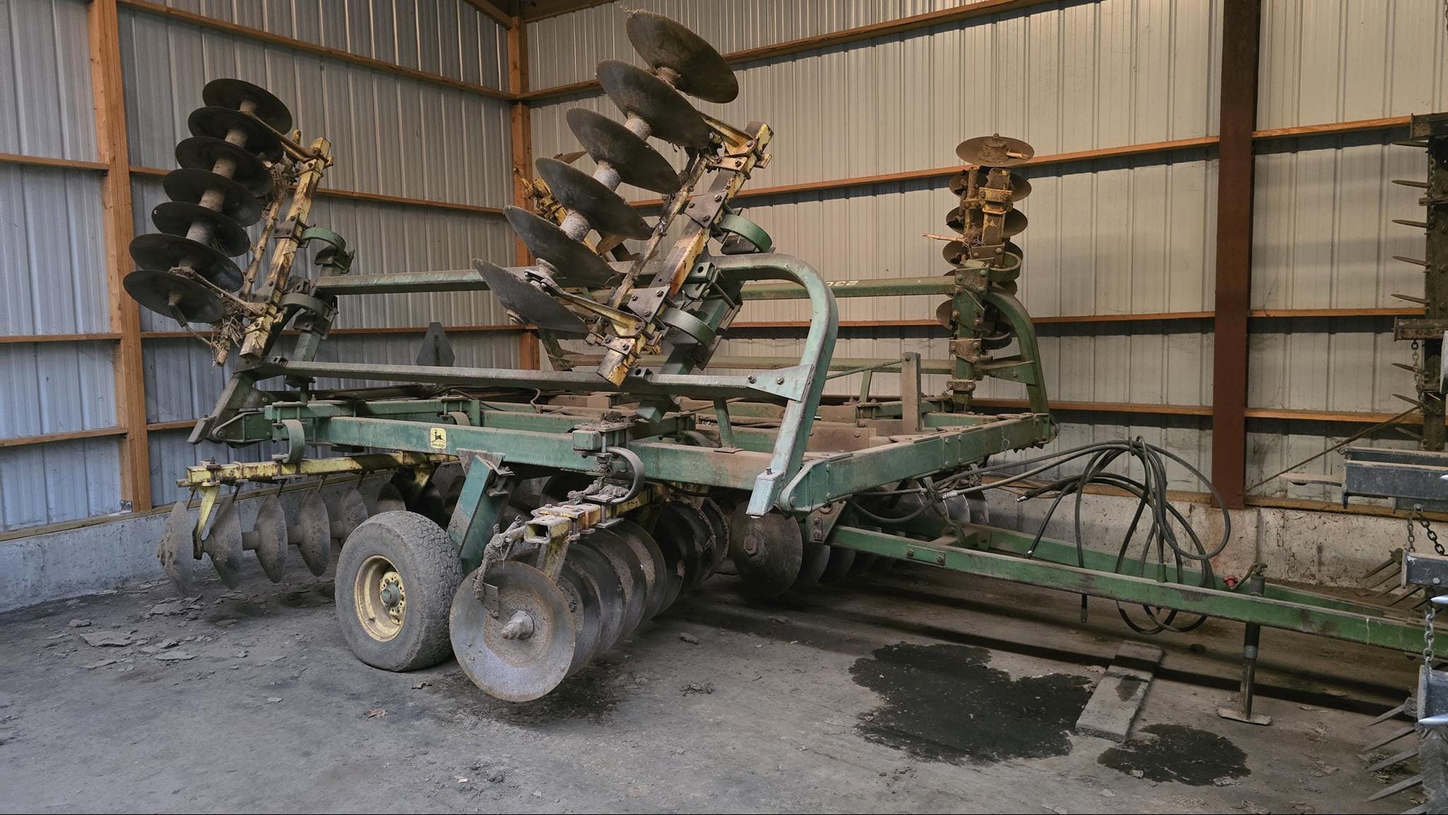 John Deere 230 Equipment Image0