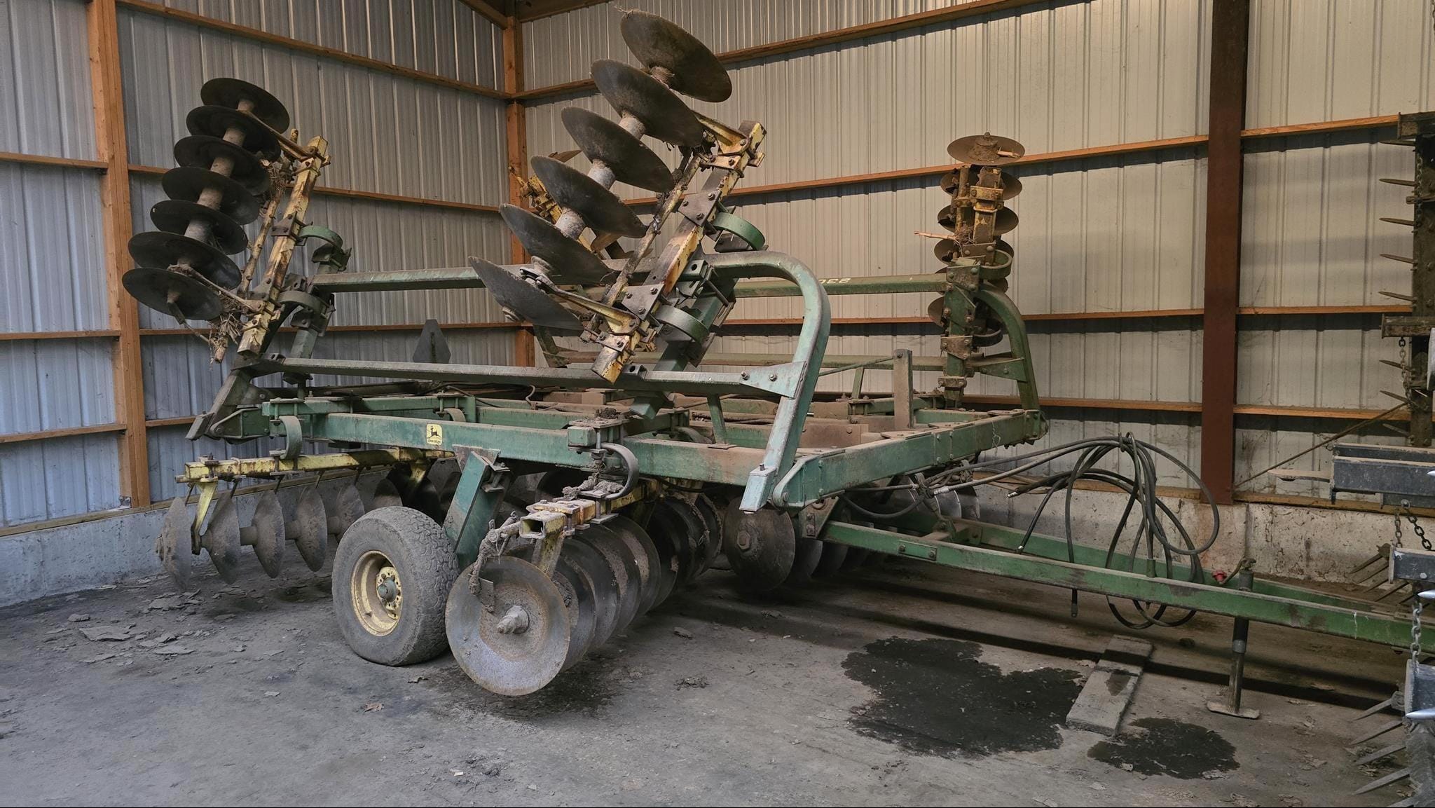 John Deere 230 Equipment Image0