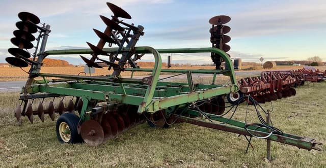 Image of John Deere 230 equipment image 1