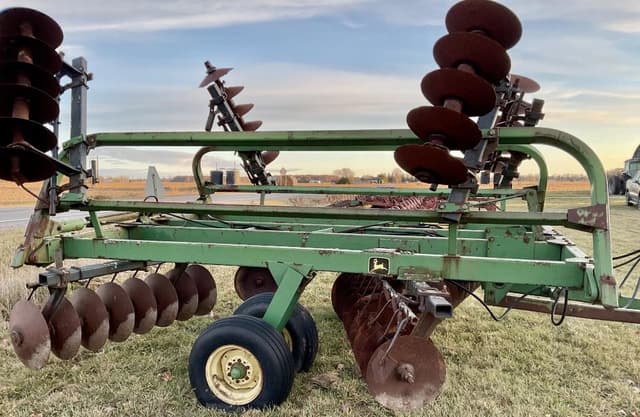 Image of John Deere 230 equipment image 2