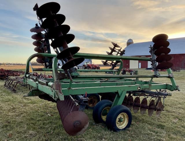 Image of John Deere 230 equipment image 3