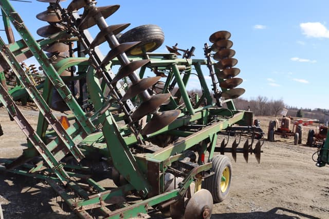 Image of John Deere 230 equipment image 3