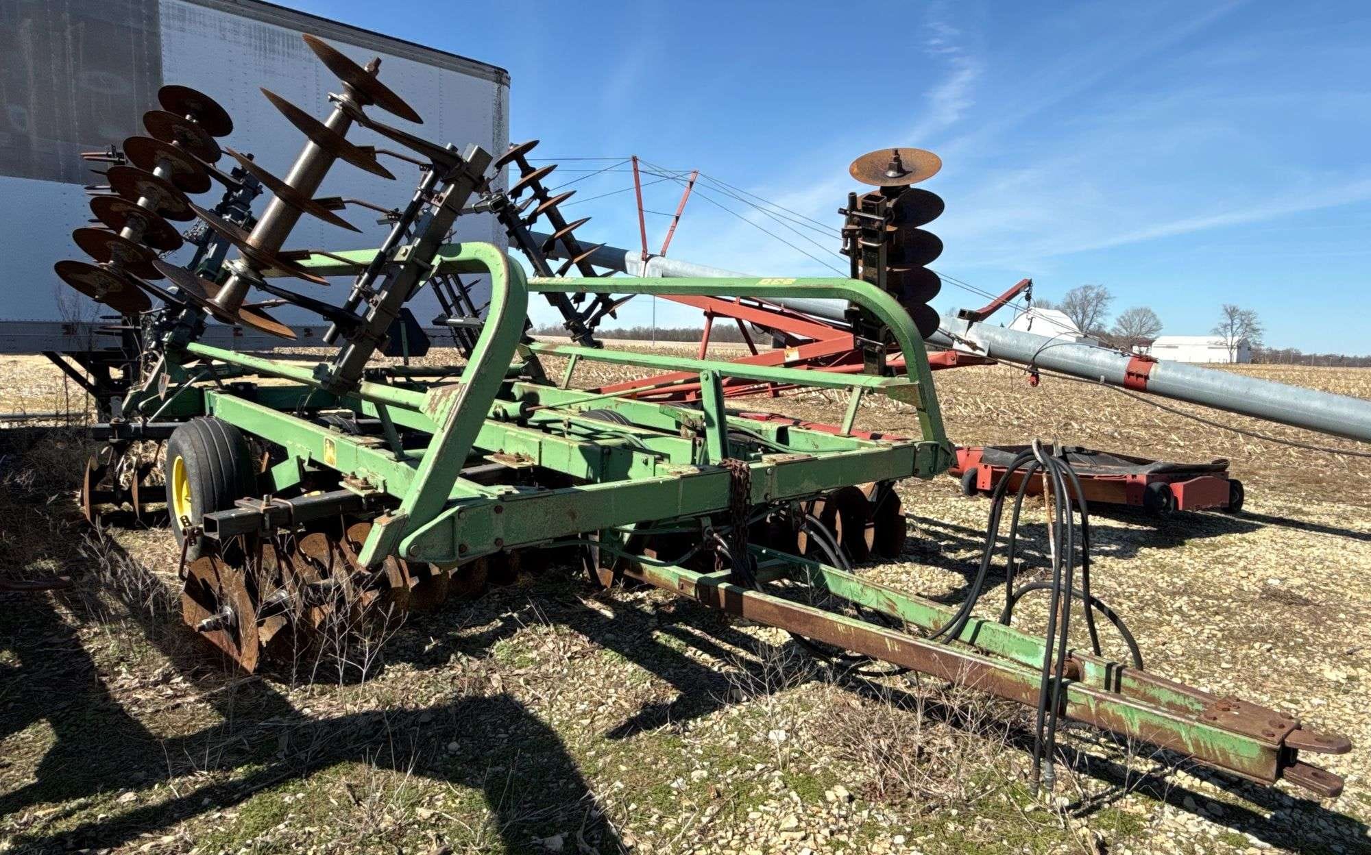 John Deere 230 Equipment Image0
