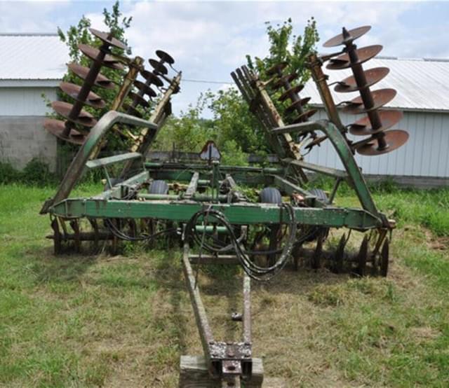 Image of John Deere 230 equipment image 1