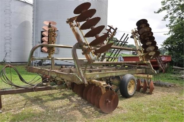 Image of John Deere 230 equipment image 2
