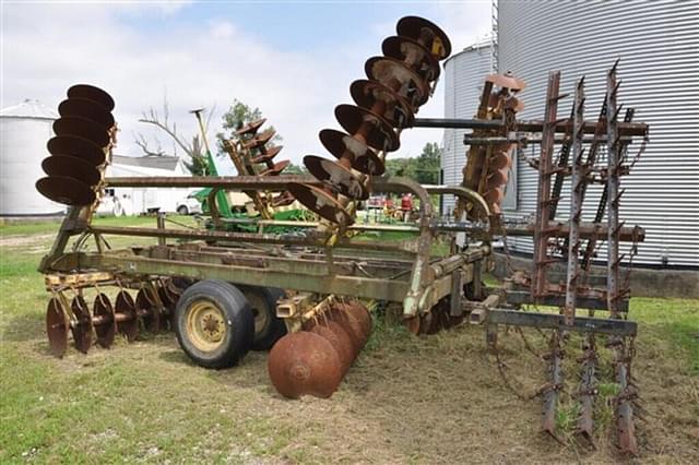 Image of John Deere 230 equipment image 3
