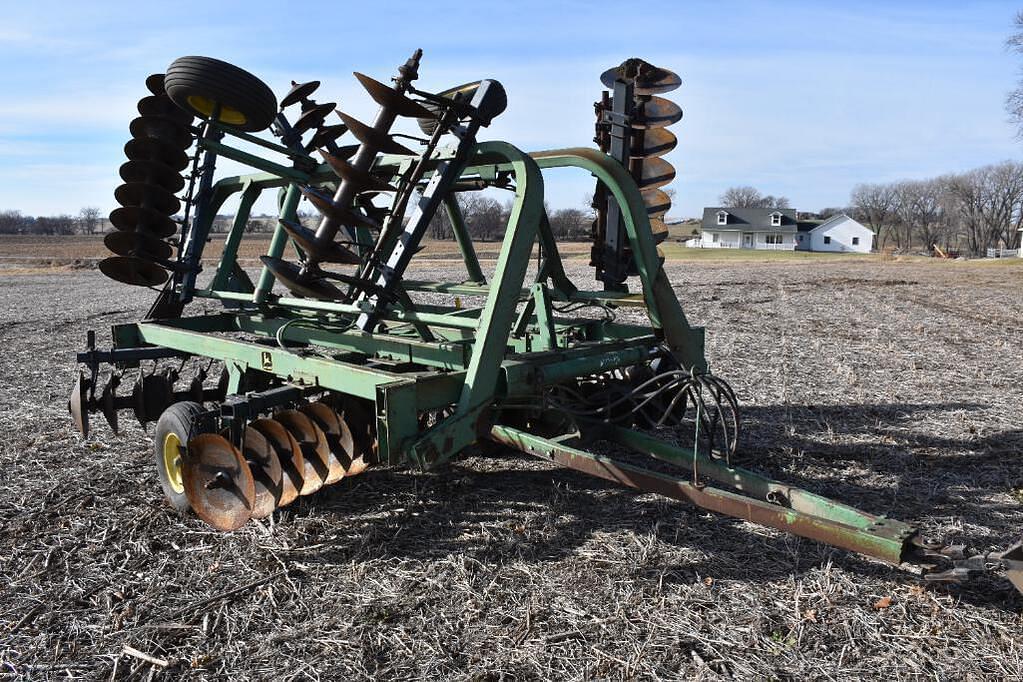 Tractor Zoom - John Deere 230