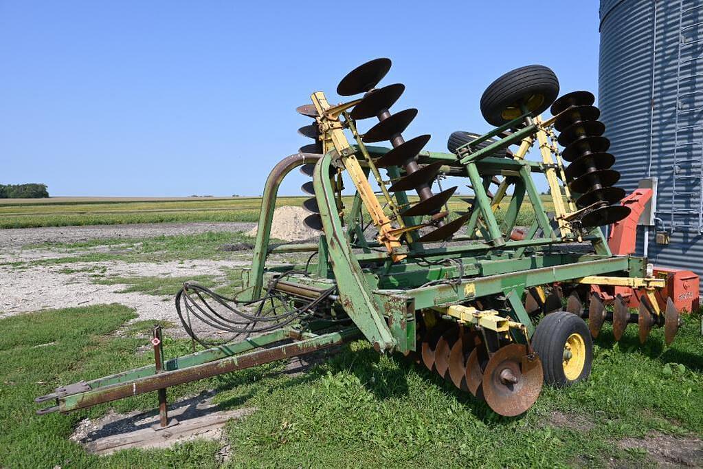 Tractor Zoom - John Deere 230