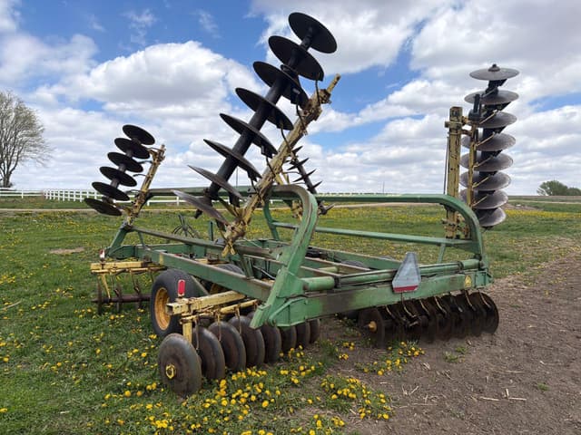 Image of John Deere 230 equipment image 3