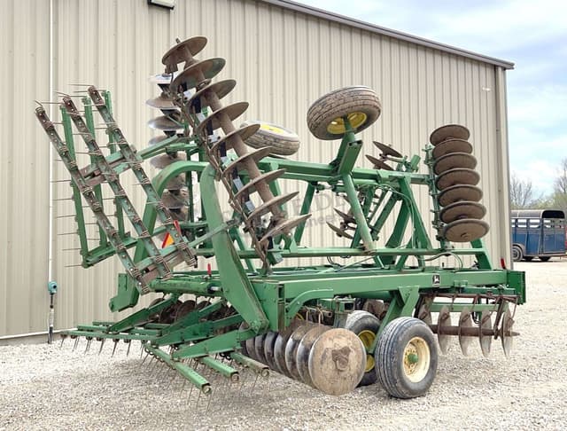 Image of John Deere 230 equipment image 4