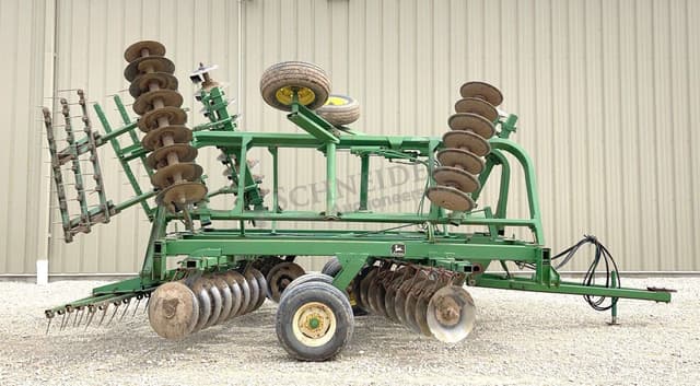 Image of John Deere 230 equipment image 2