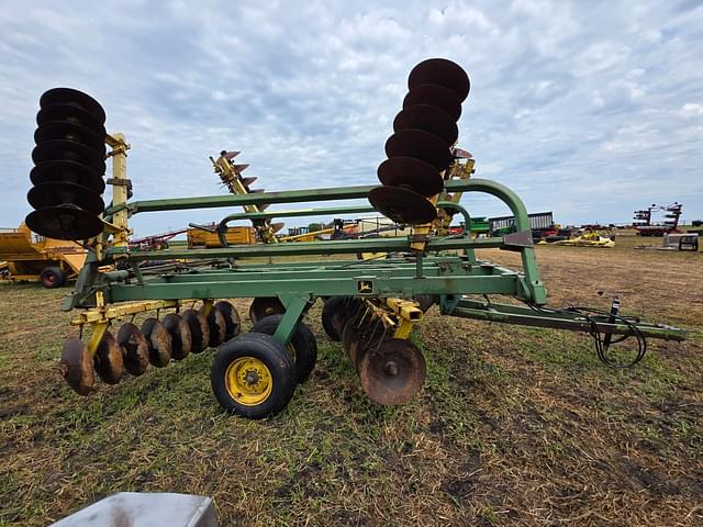 Image of John Deere 230 equipment image 1