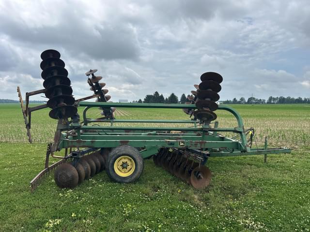 Image of John Deere 230 equipment image 3