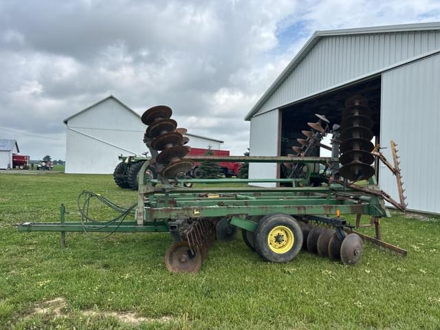 Image of John Deere 230 equipment image 1