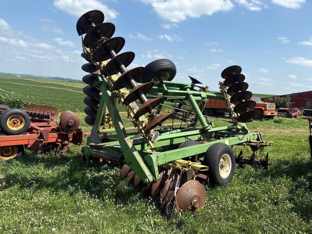 Image of John Deere 230 equipment image 2