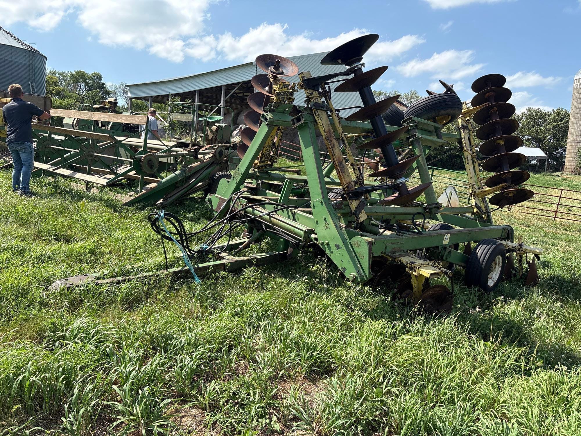 John Deere 230 Equipment Image0