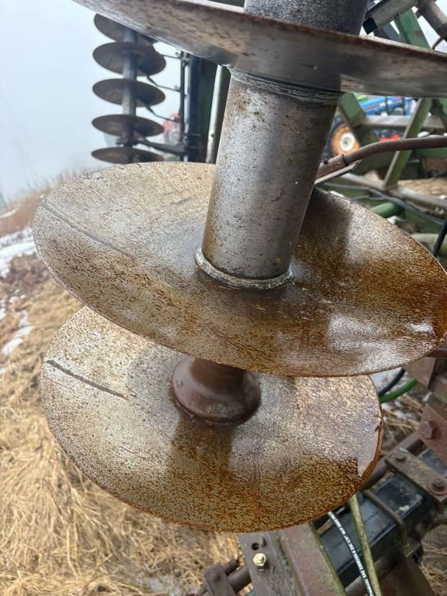 Image of John Deere 230 equipment image 1