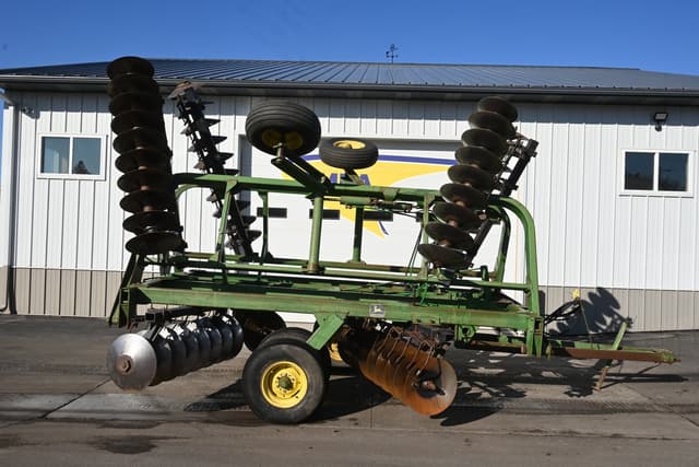 Image of John Deere 230 equipment image 1