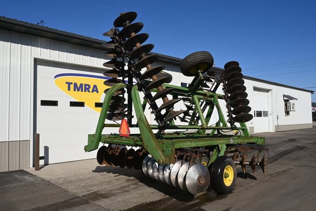 Image of John Deere 230 equipment image 2