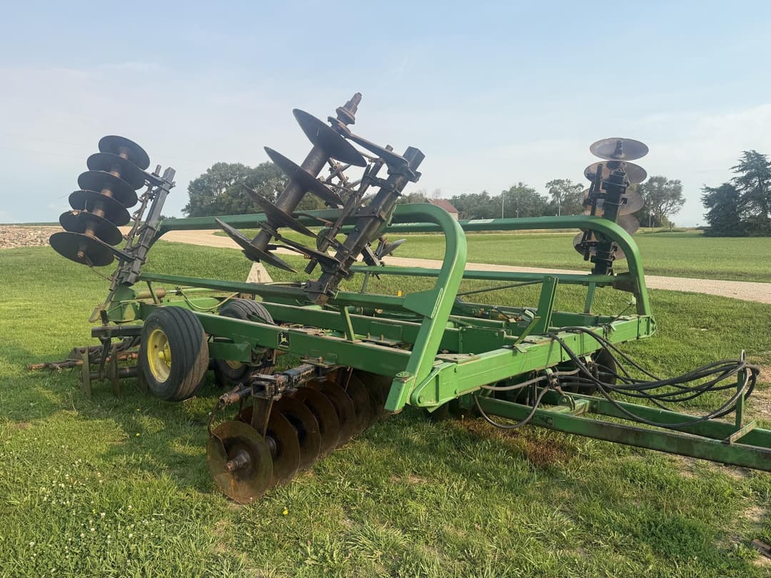 Image of John Deere T0230 Primary image