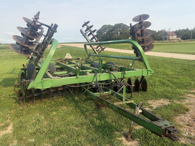 Image of John Deere T0230 equipment image 1