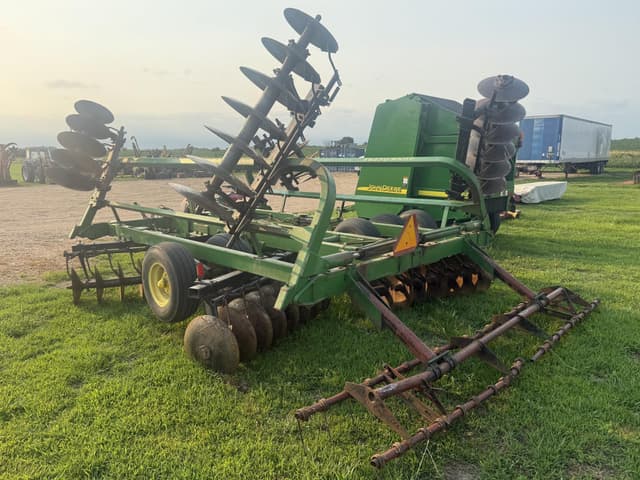 Image of John Deere T0230 equipment image 3