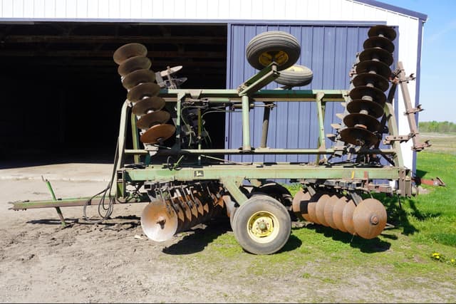 Image of John Deere 230 equipment image 2