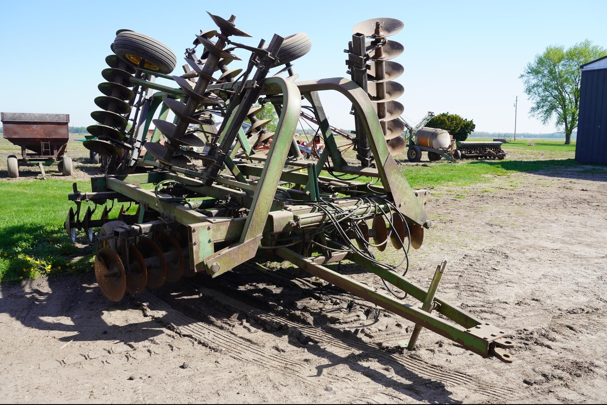 John Deere 230 Equipment Image0