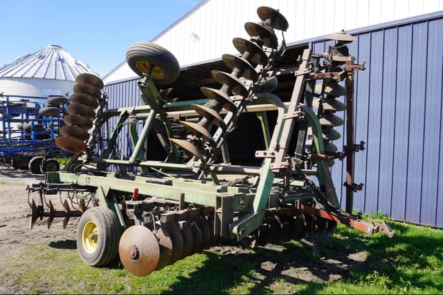 Image of John Deere 230 equipment image 3